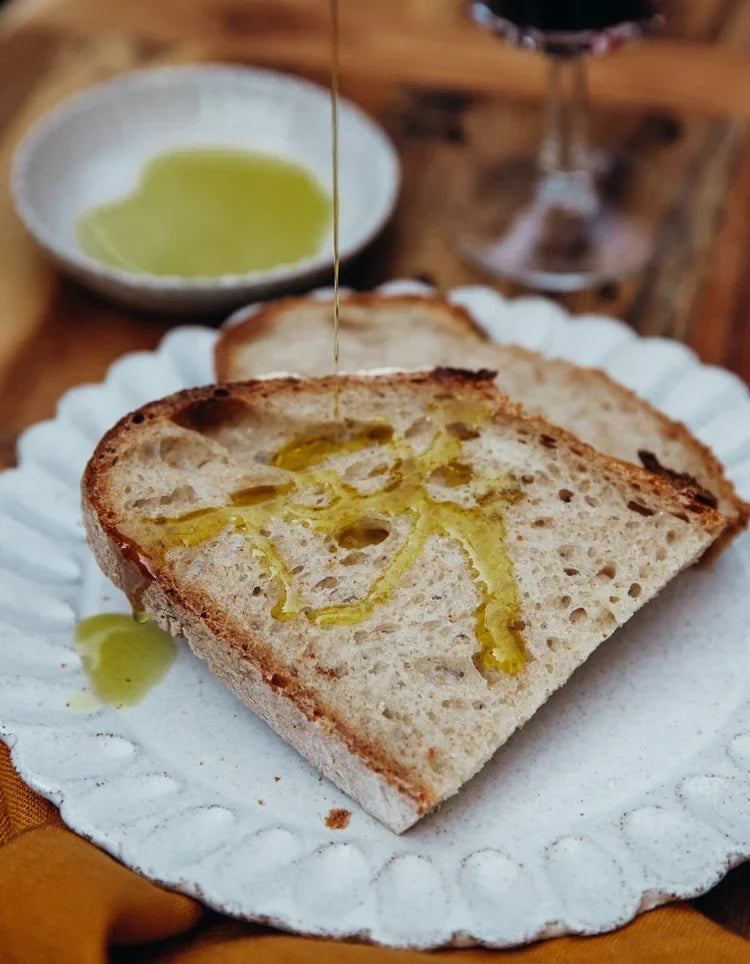 Bread with olive oil, or pane olio, a healthy tradition still alive